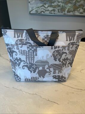Thirty-one Gray and White Elephant Print Tote thermal lunch bag